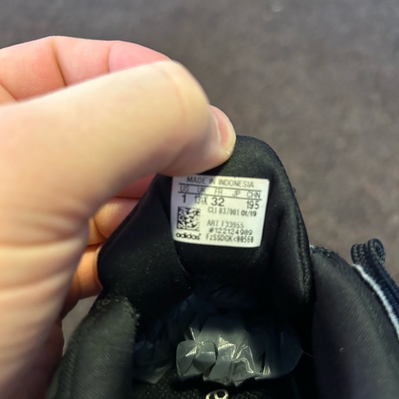 Adidas shoes size 1 - Picture 5 of 5